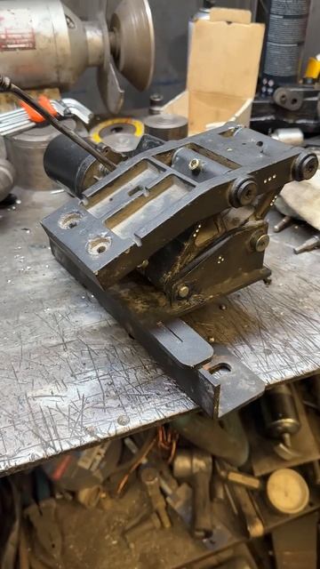 Mercedes G-class .Ремонт петель автоматических подножек… смотреть онлайн