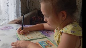 Жарю оладьи.Все копаем и копаем.Полезла пена..