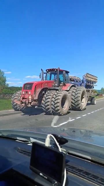 дракон на дороге #беларусь #трактор #культиватор #dragon #? смотреть онлайн