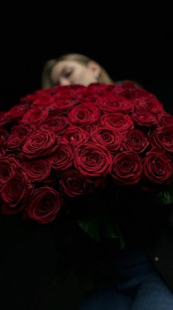 Выбирая PURE BLACK, вы выбираете не просто цветы — вы выбираете стиль, атмосферу и характер.