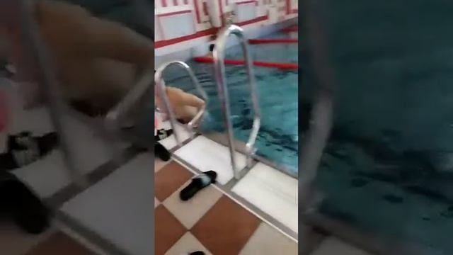 занятия студенты бассейн