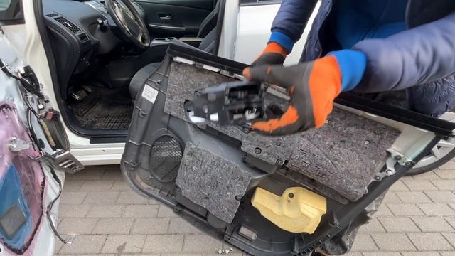 Как Снять ОБШИВКУ ДВЕРИ? Демонтаж Филенки, Карту, Ручк? смотреть онлайн