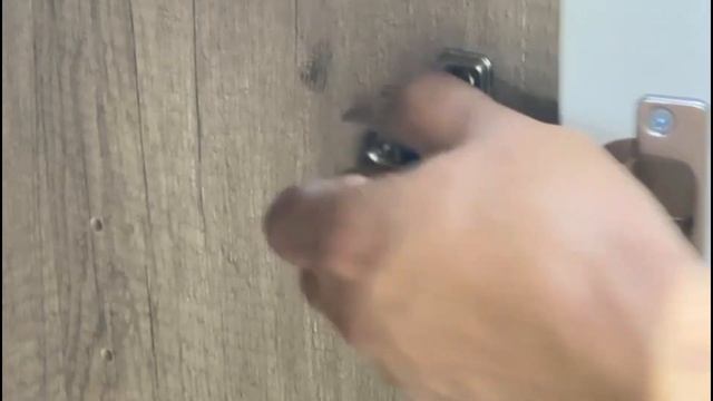 Установка распашного фасада от МК Мебель смотреть онлайн