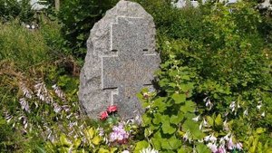 Показываю, как найти могилу поэтессы Ирины Одоевцевой