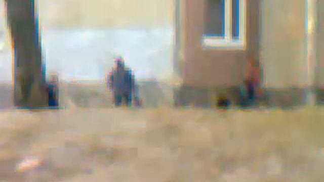 Качество не очень но видно что малые целуются!(часть2) смотреть онлайн