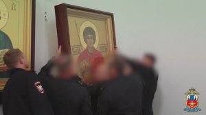 Сотрудники УТ МВД России по ДФО передали бойцам ОМОН Росгвардии икону Святого Георгия Победоносца