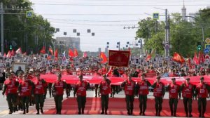 Шествие Бессмертного полка в Челябинске 9 мая 2025 года