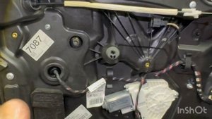 Как снять стекло двери Порше Кайен 15г