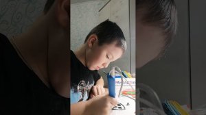 рисую 3D ручкой футбольный мяч