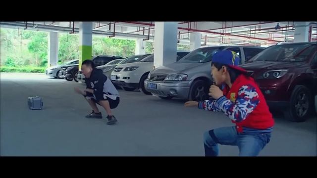 林秋楠功夫炫技吓坏舅舅！《龙拳小子》/ Кунг-фу парни【1080P RUS SUB】