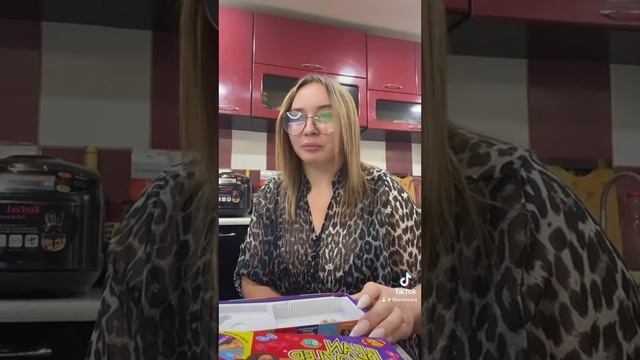 КОНФЕТЫ СО ВКУСОМ ВОНЮЧИХ НОСКОВ 🤮 смотреть онлайн