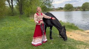 Звучит песня « Я русская» , небольшой фрагмент клипа #топыкатегорий