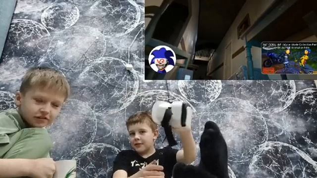 Егор в первый раз играет в VR очки смотреть онлайн