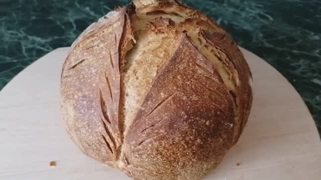 Кукурузный хлеб на пшеничной закваске.