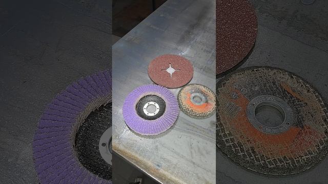 Який засимтний круг кращий? #сварщик #болгарка #сварка смотреть онлайн