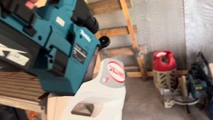 Как закрепить перфоратор makita hdr183z на стремянке