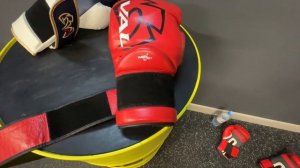 Сравним Боксерские Перчатки Rival RS4 и Rival RS80V