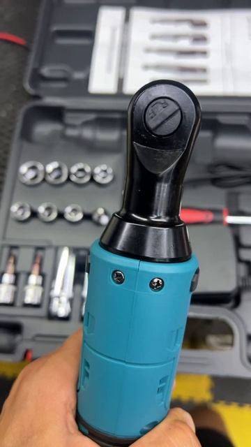 В продаже новая аккумуляторная трещетка с квадратом 3/ смотреть онлайн