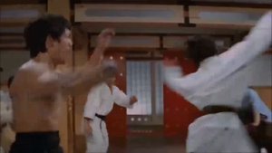Брюс Ли  "Кулак Ярости" Бой против японской школы карат