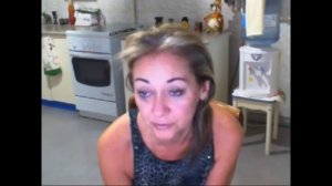 Шоу пьяной тётки.Говорить не может и плачет.