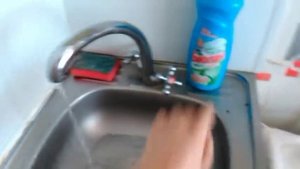 Если не включаться газовая колонка, проще простого (ванне есть горячая вода а на кухне нет)