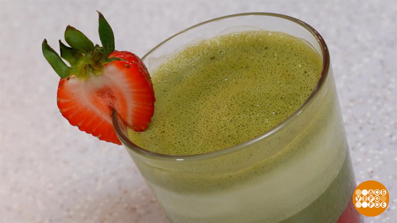 Готовим модный напиток - клубничный матча-латте. Доброе утро. Фрагмент выпуска от 19.05.2025