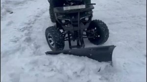 Эл.квадроциклы убирают снег