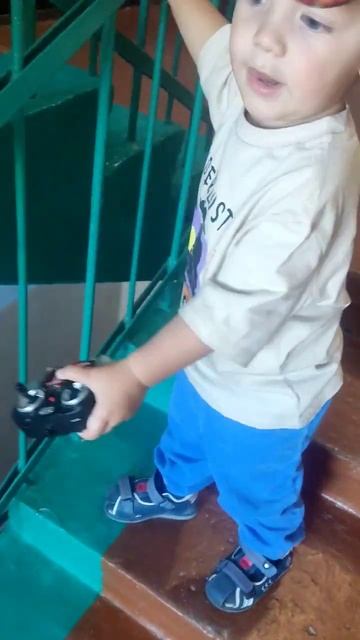 увлекательная игра -лестницы в подъезде. #многомама #р? смотреть онлайн