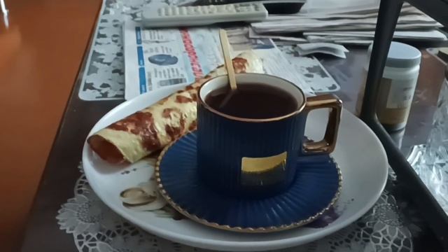 Утро октября. Завтрак на два стола. Ужин - жаркое. смотреть онлайн