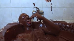 Ванна из 600 банок Nutella