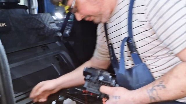 Доводчик пятой двери Tank 300. Установка, обзор. смотреть онлайн