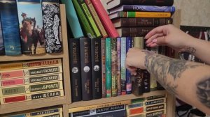 МОИ КНИЖНЫЕ ПОЛКИ 2025/ 1 ЧАСТЬ / КНИГИ РАЗБРОСАНЫ ПО ВСЕМ