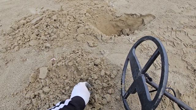 Копаем, не нервничая, на пляже 🌴 .Италия смотреть онлайн