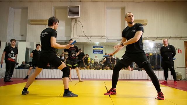 Ножевой Бой. Порез ноги. ИНСТИНКТ САМОСОХРАНЕНИЯ. смотреть онлайн