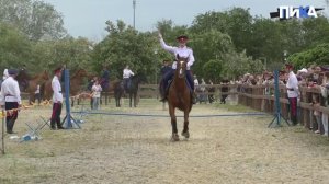 Джигитовка — скачка на лошади, во время которой ездок выполняет гимнастические и акробатические трюк