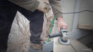 Выживание.Шлифовка ступенек болгаркой одной рукой.