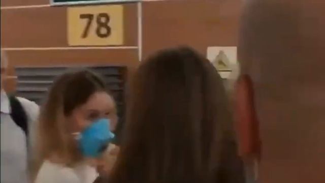 В аэропорту Шереметьево второй день огромные очереди