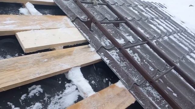 Установка кровельной лестницы МеталлПрофиль