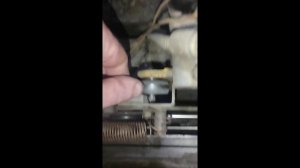 Не пытайтесь открыть двери лифта в движении!