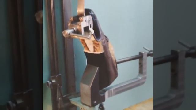 Проверка подошвы обуви на прочность