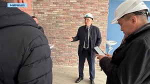 «Крайне недоволен увиденным»: глава Мирнинского района нагрянул на стройплощадку Дворца детства