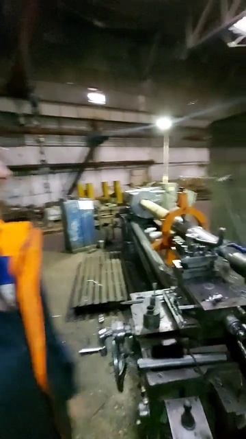 Токарная обработка вала длиной 2750мм на станке 1М63(ДИП-3 смотреть онлайн