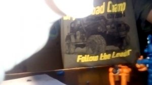 Охранник в костюме аниматроника