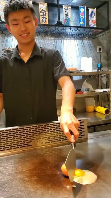cBbyYnXGVfQ - Lifestyle Beautiful Train Teppanyaki street food,restaurant,BBQ,Pub street#Short#Short