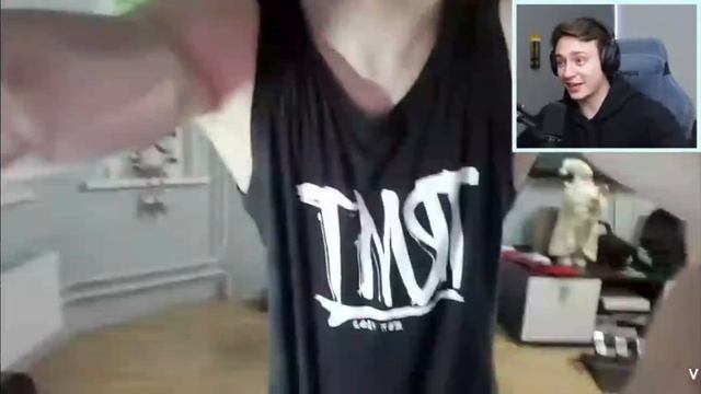 Стример сломал свой стул из-за доната смотреть онлайн