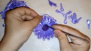 Цветы канзаши. Цветы из атласных лент. Flowers kanzashi.