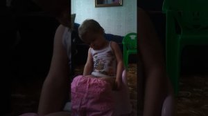 Прикол! Ребенок спит на горшке.mp4