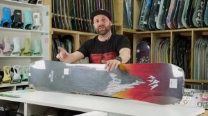 Сравнение сноубордов лоб в лоб: Jones Aviator 2025 и Ghetto Change 2025.