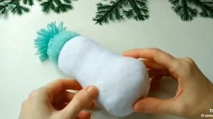 делаем снеговика из носка, ваты и ниток на новый год