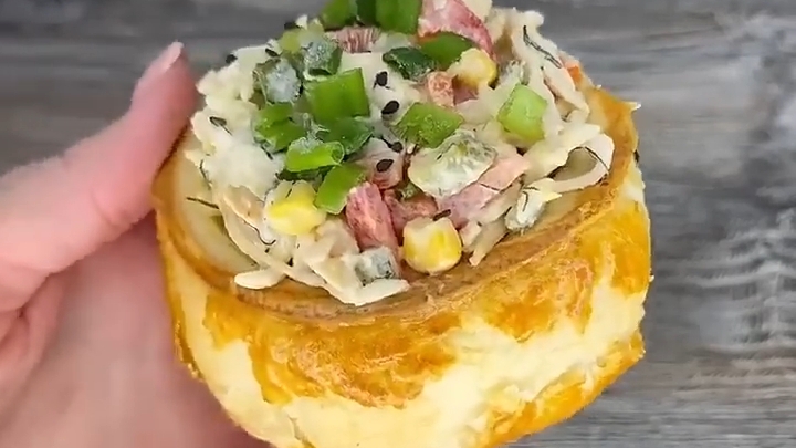 Необычный и Вкусный САЛАТ...🥗🥐😋    Рецепт в описании ✍️